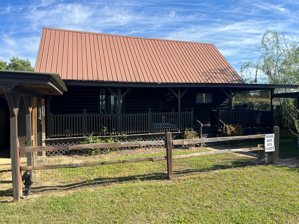 1002 Doc Darbyshire Road, Norman Park, Georgia 31771, 6 Bedrooms Bedrooms, ,6 BathroomsBathrooms,Multi-unit,For Sale,Doc Darbyshire Road,915700