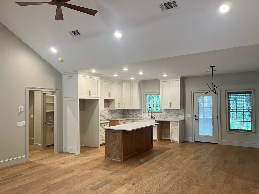 Open floorplan and tall ceilings 1 Open floorplan and tall ceilings 1