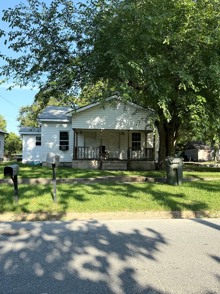 615 1st St NW, Moultrie, Georgia 31768, 2 Bedrooms Bedrooms, ,2 BathroomsBathrooms,Duplex,For Sale,1st St NW,913302