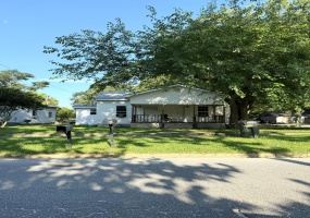 615 1st St NW, Moultrie, Georgia 31768, 2 Bedrooms Bedrooms, ,2 BathroomsBathrooms,Duplex,For Sale,1st St NW,913485