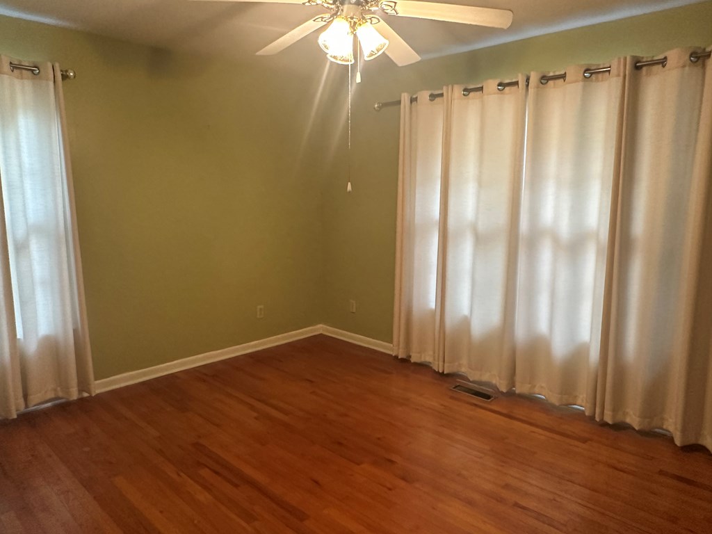 1701 10th Street SE, Moultrie, Georgia 31768, 3 Bedrooms Bedrooms, ,2 BathroomsBathrooms,Single Family,For Sale,10th Street SE,913411