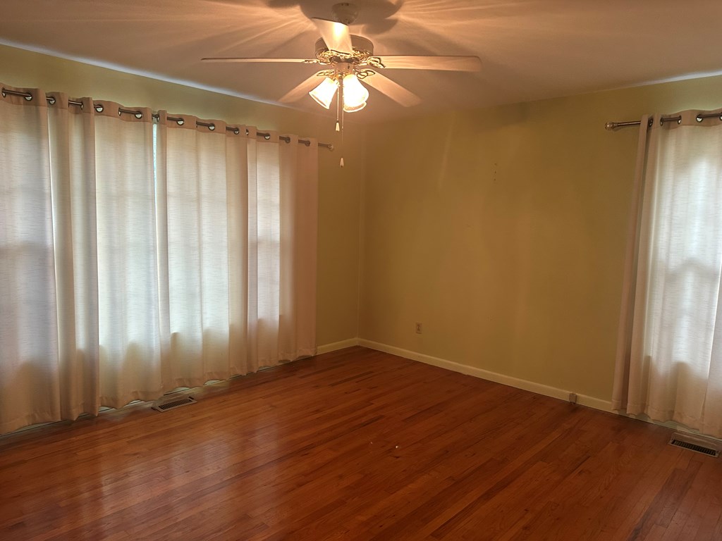 1701 10th Street SE, Moultrie, Georgia 31768, 3 Bedrooms Bedrooms, ,2 BathroomsBathrooms,Single Family,For Sale,10th Street SE,913411