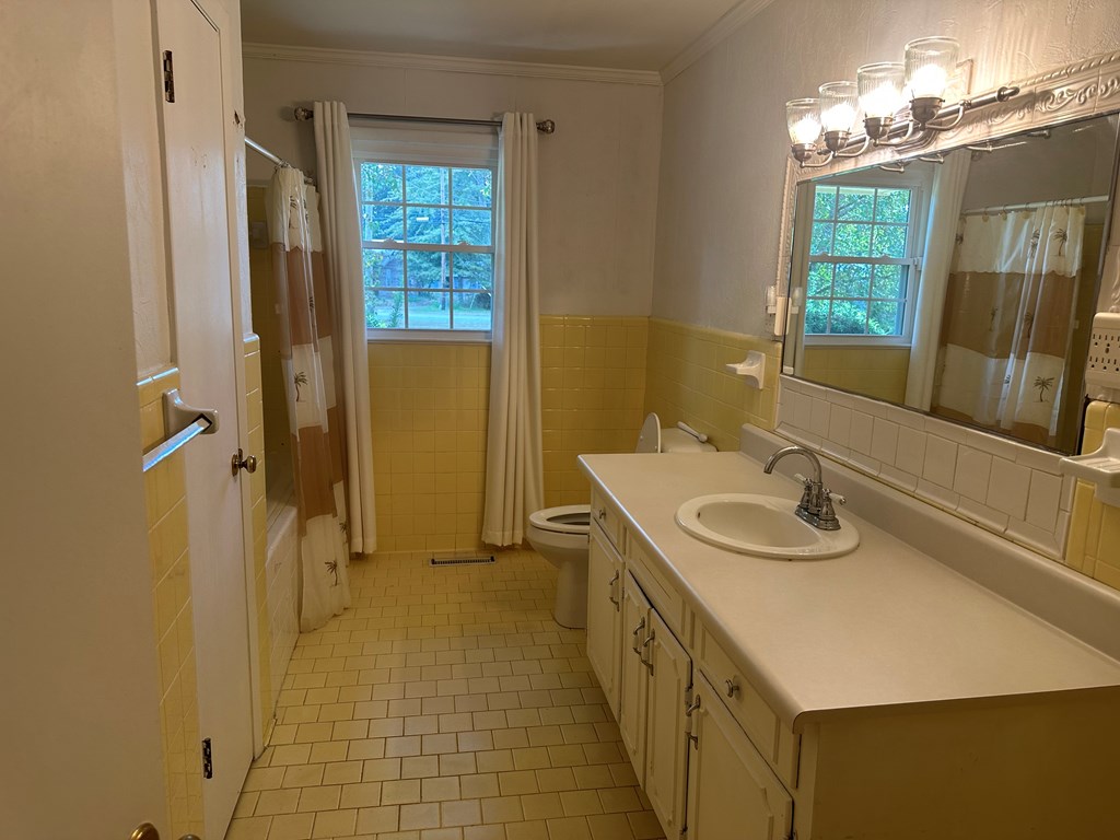 1701 10th Street SE, Moultrie, Georgia 31768, 3 Bedrooms Bedrooms, ,2 BathroomsBathrooms,Single Family,For Sale,10th Street SE,913411 1701 10th Street SE, Moultrie, Georgia 31768, 3 Bedrooms Bedrooms, ,2 BathroomsBathrooms,Single Family,For Sale,10th Street SE,913411