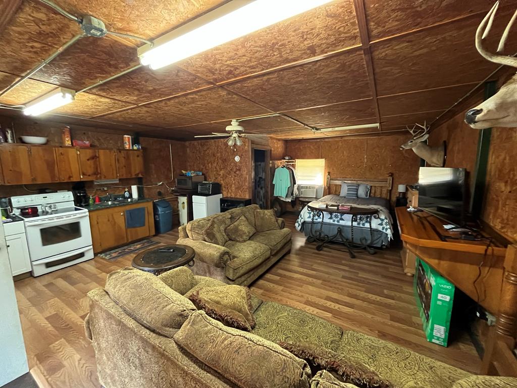 1002 Doc Darbyshire Rd, Norman Park, Georgia 31771, ,Residential,For Sale,Doc Darbyshire Rd,915696